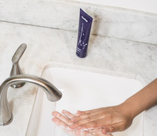 독감과 감기의 빠른 회복을 위한 생활 팁 gray faucet