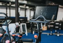 다이어트 성공을 위한 실천 전략 black and blue trike on gray concrete floor